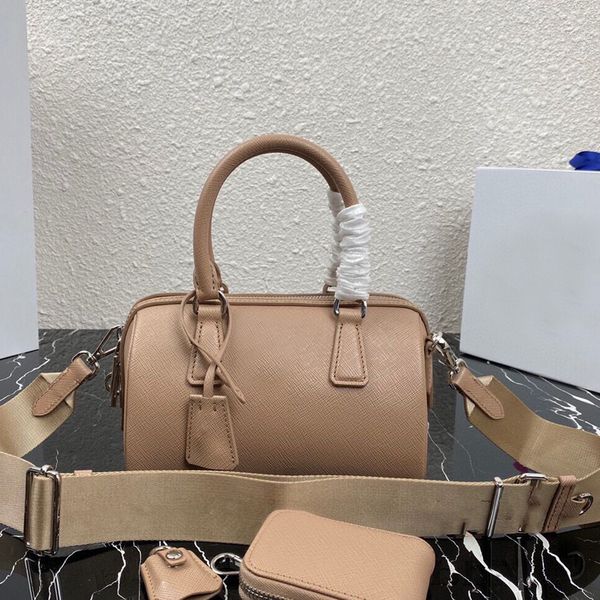 new designer saddle bag leather handbag ladies luxury shoulder bags for women 3 in 1 casual fashion utility crossbody designers bag
new designer saddle bag leather handbag ladies luxury shoulder bags for women 3 in 1 casual fashion utility crossbody designers bag