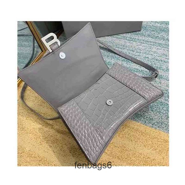 crocodile 2022 designer bag women handbags balencaigass leather women's hourglass advanced portable messenger b summer 2 hsdc
crocodile 2022 designer bag women handbags balencaigass leather women's hourglass advanced portable messenger b summer 2 hsdc