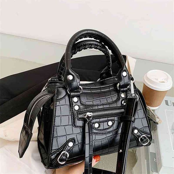 female bag 2022 summer new hand street trend motorcycle leisure easy to take one shoulder messenger bag purses
female bag 2022 summer new hand street trend motorcycle leisure easy to take one shoulder messenger bag purses