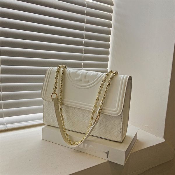 62% off 2022 new designer bags s women's fashion indentation shoulder fashion messenger chain
62% off 2022 new designer bags s women's fashion indentation shoulder fashion messenger chain