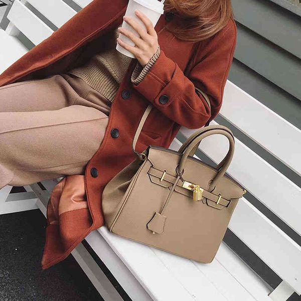luxury classic handbags birkins'ss small ck women's bag autumn and winter portable single shoulder oblique span head layer cowhide
luxury classic handbags birkins'ss small ck women's bag autumn and winter portable single shoulder oblique span head layer cowhide