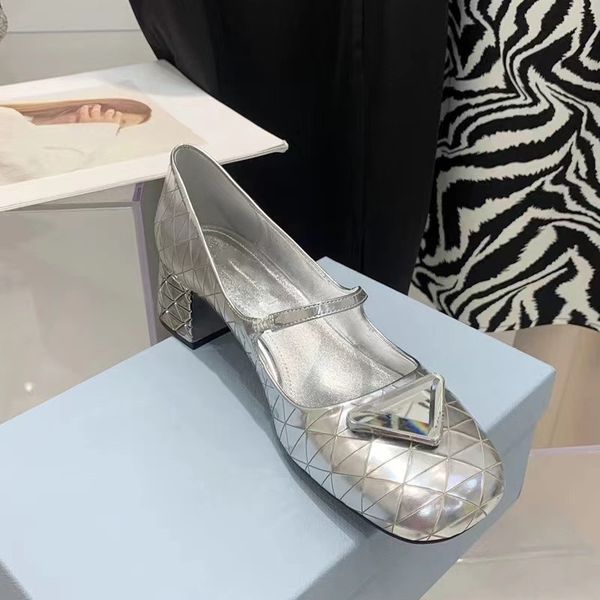 spring and autumn ladies high-heeled sandals square toe thick-heeled low-heeled shoes fashion party triangular signature sandals, Black
spring and autumn ladies high-heeled sandals square toe thick-heeled low-heeled shoes fashion party triangular signature sandals, Black