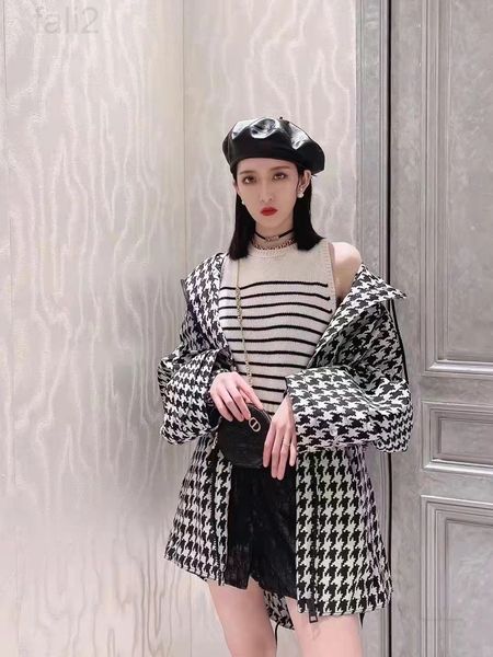 women's sweaters designer spring 2022 new striped knitted tank women's thin inner and outer wear round neck sleeveless bottomed sh, White;black
women's sweaters designer spring 2022 new striped knitted tank women's thin inner and outer wear round neck sleeveless bottomed sh, White;black