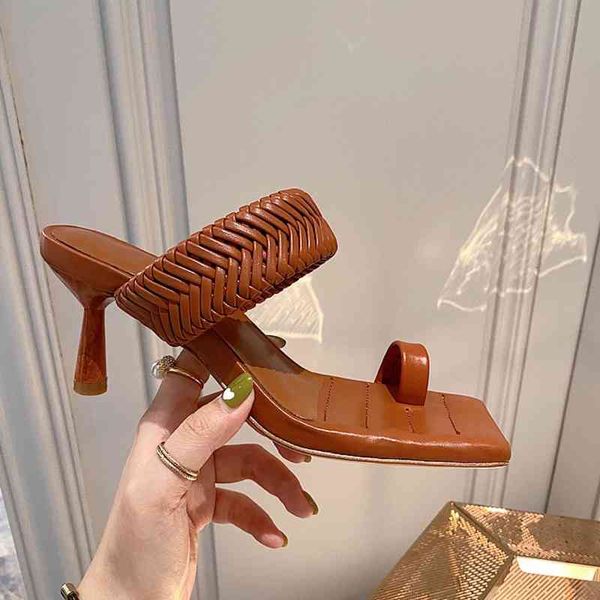 slippers women's woven leather shoes high-heeled flip flops beach slippers series, Black
slippers women's woven leather shoes high-heeled flip flops beach slippers series, Black