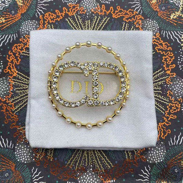fine ring large diamond inlaid pearl brooch simple fashion temperament high sense brooch accessories, Gray
fine ring large diamond inlaid pearl brooch simple fashion temperament high sense brooch accessories, Gray