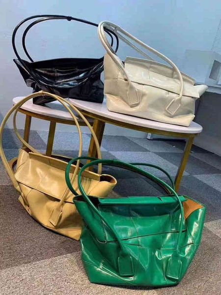 arco33 / 48 woven wing bag 2021 new autumn high-capacity crossbow oil wax cow leather shoulder
arco33 / 48 woven wing bag 2021 new autumn high-capacity crossbow oil wax cow leather shoulder
