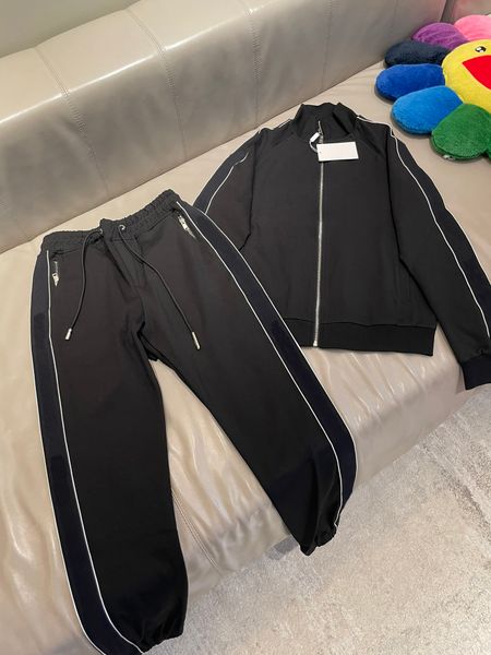 2022 autumn and winter new brand designer tracksuit fashionable monogram embroidery design black tracksuits luxury zipper mens tracksuit, Gray
2022 autumn and winter new brand designer tracksuit fashionable monogram embroidery design black tracksuits luxury zipper mens tracksuit, Gray