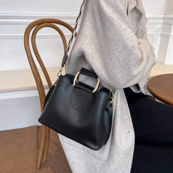 evening bags alta qualidade de couro do crossbody sacos 2022 novas senhoras inverno luxo bolsa ombro moda design bolsas e y0506
evening bags alta qualidade de couro do crossbody sacos 2022 novas senhoras inverno luxo bolsa ombro moda design bolsas e y0506
