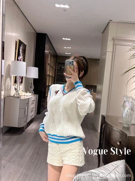women's sweaters designer 2022 spring new stitching fake two-piece sweater women's college style loose casual v-neck long sleeved, White;black
women's sweaters designer 2022 spring new stitching fake two-piece sweater women's college style loose casual v-neck long sleeved, White;black