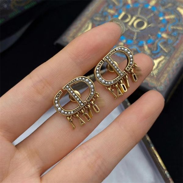 designer jewelry online pig nose pearl female pearl letter high-end quality 925 silver needle earrings, Golden
designer jewelry online pig nose pearl female pearl letter high-end quality 925 silver needle earrings, Golden