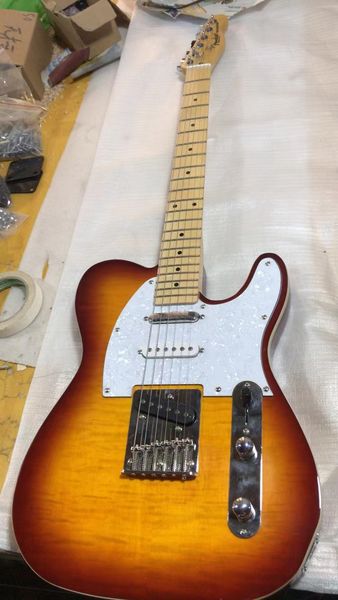 6 string electric guitar chrome hardware flame maple yellow delivery support customize
6 string electric guitar chrome hardware flame maple yellow delivery support customize