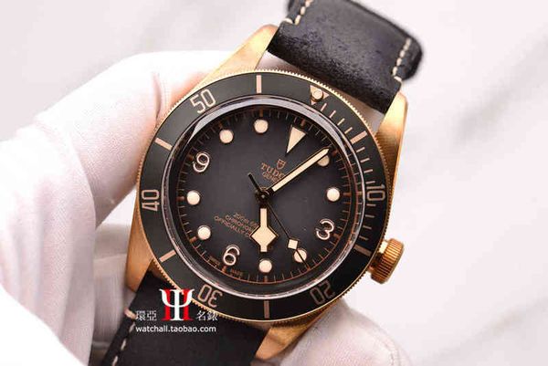 fashion watches mens montre diamond movement luxury designer watch fashion women's men's tudors 2jo6, Slivery;golden
fashion watches mens montre diamond movement luxury designer watch fashion women's men's tudors 2jo6, Slivery;golden