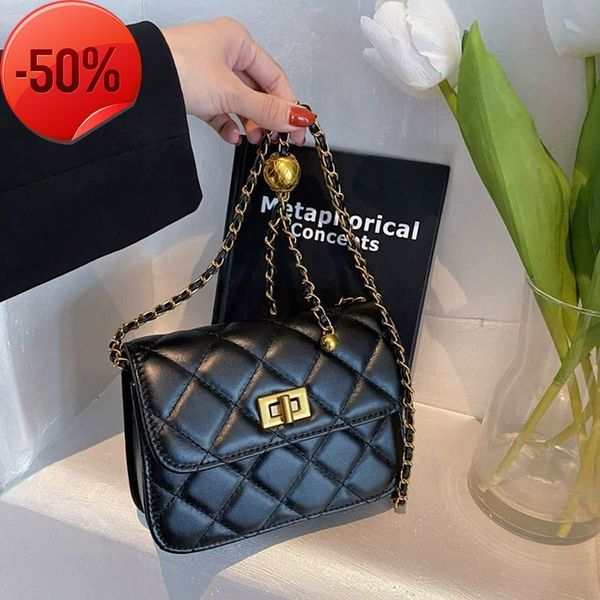 fashion luxury designersmall fragrance female lingge minority design high sense single shoulder versatile transfer bead chain messenger wome
fashion luxury designersmall fragrance female lingge minority design high sense single shoulder versatile transfer bead chain messenger wome