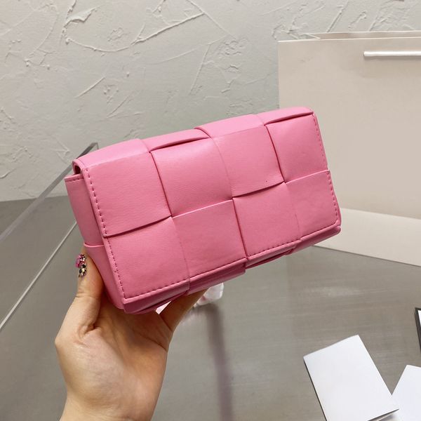 woven mini bag luxury designer brand senior totes bags fashion shoulder handbags phone cross body bag wallet metallic
woven mini bag luxury designer brand senior totes bags fashion shoulder handbags phone cross body bag wallet metallic