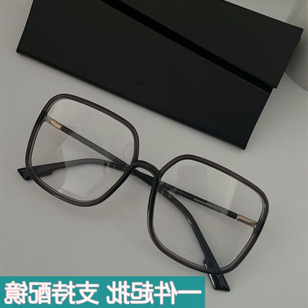 50% discount for factory direct salesd family's new women's large black frame korean trendy can be matched with myopic men, White;black
50% discount for factory direct salesd family's new women's large black frame korean trendy can be matched with myopic men, White;black