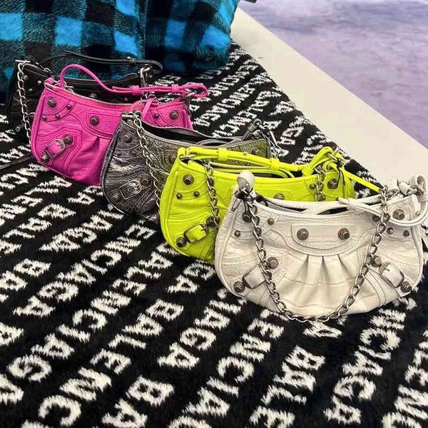 trendy baguette bags locomotive bag trend mini fold underarm women's leather diagonal chain rivet semicircle fashion female shoulder ha
trendy baguette bags locomotive bag trend mini fold underarm women's leather diagonal chain rivet semicircle fashion female shoulder ha