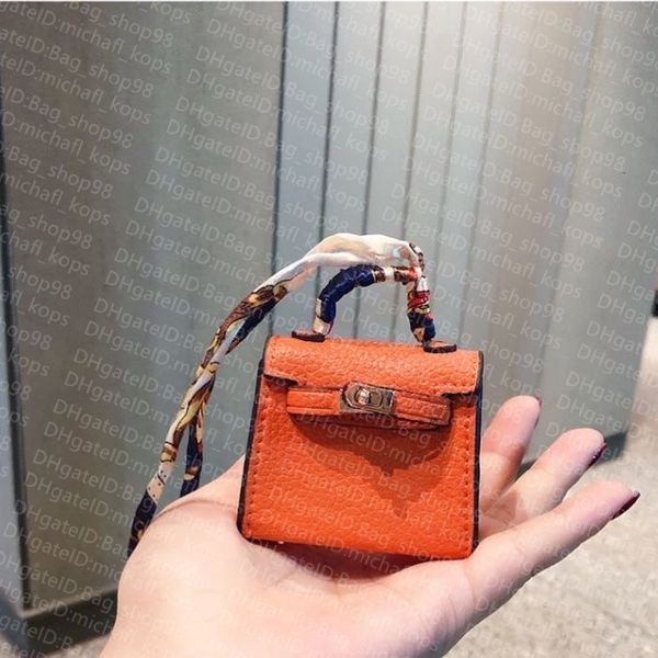fashion cowhide kelly bag lady handbag pendant mini kelly earphone mouth red envelope handmade, Red;black
fashion cowhide kelly bag lady handbag pendant mini kelly earphone mouth red envelope handmade, Red;black