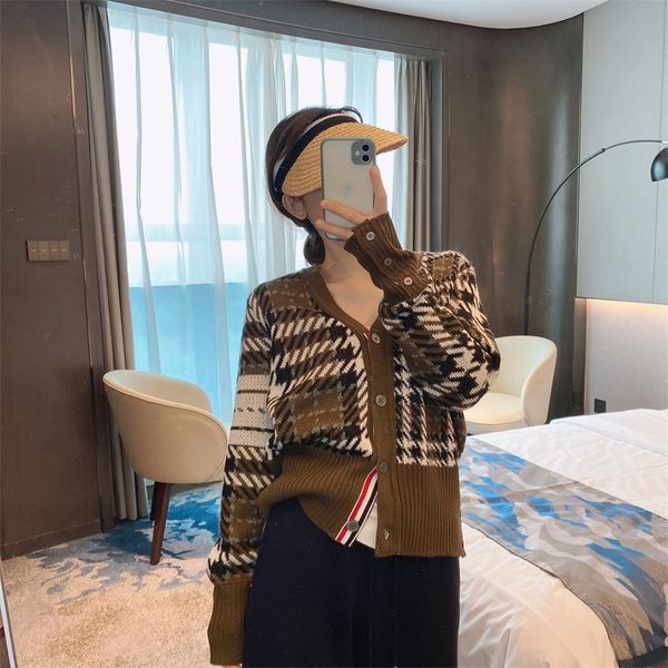 71% off 2022 summer trendy men's and women's clothing new autumn check v-neck knitted wool cardigan top, White;black
71% off 2022 summer trendy men's and women's clothing new autumn check v-neck knitted wool cardigan top, White;black