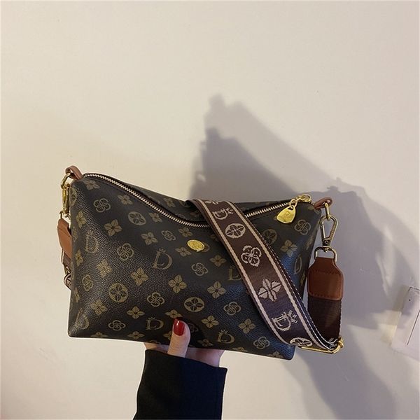 female new fashion large capacity simple sense boat fashion foreign style chain single messenger design purses online
female new fashion large capacity simple sense boat fashion foreign style chain single messenger design purses online