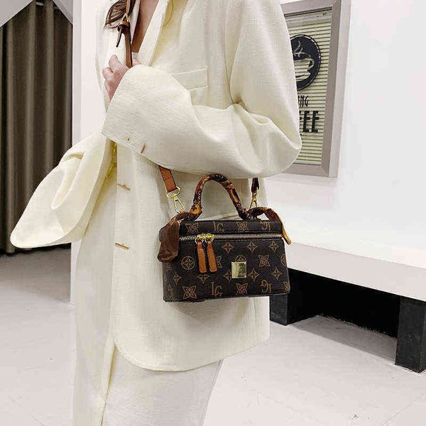 factory outlet deals 2022 new women's printed hand texture box bag fashion simple one shoulder messenger bag
factory outlet deals 2022 new women's printed hand texture box bag fashion simple one shoulder messenger bag