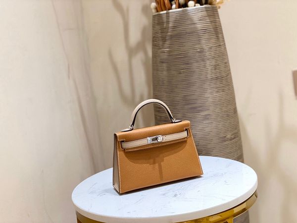 2tones customized mini purse19.5cm handmade stitching with wax line epsom leather usurally by order only pls confirm to us if in stock
2tones customized mini purse19.5cm handmade stitching with wax line epsom leather usurally by order only pls confirm to us if in stock
