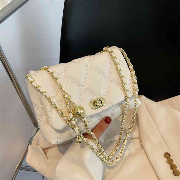 2022 rhombic pattern small fragrance square bag buckle golden bead chain personalized sewing line solid color new women's designer bags
2022 rhombic pattern small fragrance square bag buckle golden bead chain personalized sewing line solid color new women's designer bags