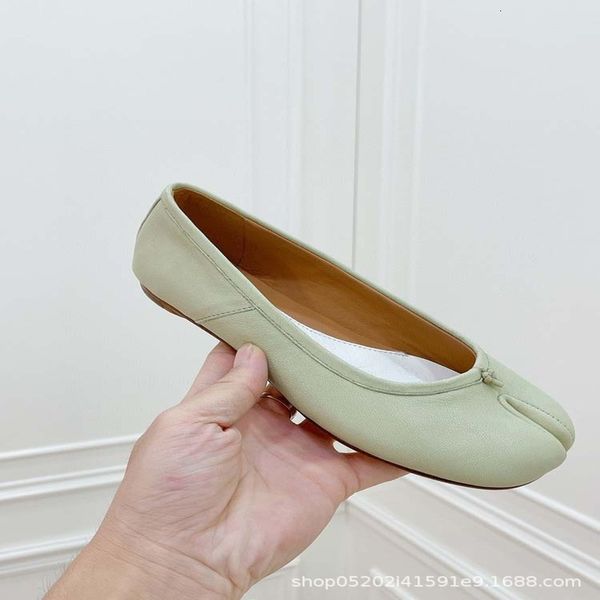 dress shoes product the same style of shallow mouth leisure cover foot flat bottom lazy brand classic cow leather pig hoof split toe, Black
dress shoes product the same style of shallow mouth leisure cover foot flat bottom lazy brand classic cow leather pig hoof split toe, Black