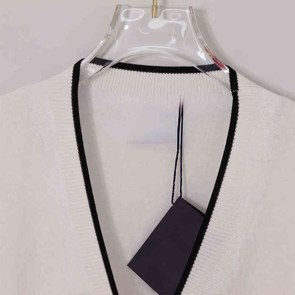 autumn new fashion loose medium length sweater v-neck long sleeve contrast single breasted cardigan jacket women, White;black
autumn new fashion loose medium length sweater v-neck long sleeve contrast single breasted cardigan jacket women, White;black