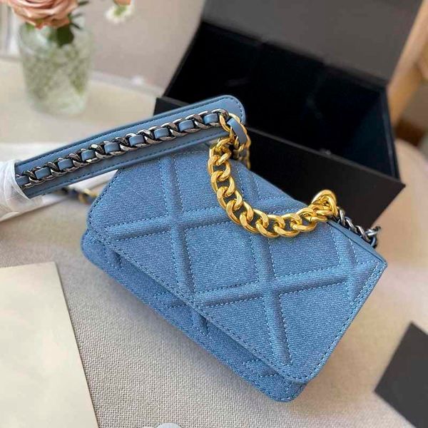 20cm small flap shoulder bag blue denim cowboy handbags designers gold-tone metal chain handle hardware quality luxury diamond quilting tote
20cm small flap shoulder bag blue denim cowboy handbags designers gold-tone metal chain handle hardware quality luxury diamond quilting tote