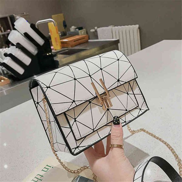 women shoulder bag luxury 2022 summer fashion korean version of the messenger bag handbag chain wild crack printing designer bag g220519
women shoulder bag luxury 2022 summer fashion korean version of the messenger bag handbag chain wild crack printing designer bag g220519