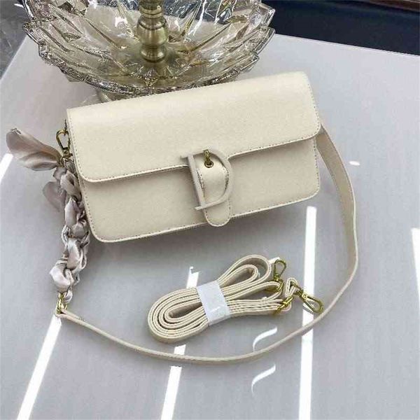 female red fashion woven pattern staff armpit foreign style small square versatile design purses online
female red fashion woven pattern staff armpit foreign style small square versatile design purses online