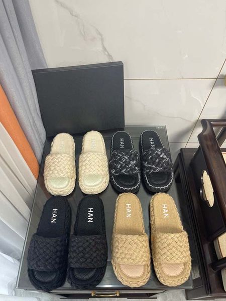 sandals designer slides for women foam runner womens flat slippers straw denim micro suede casual outdoor bottom with box fashion slippers, Black
sandals designer slides for women foam runner womens flat slippers straw denim micro suede casual outdoor bottom with box fashion slippers, Black