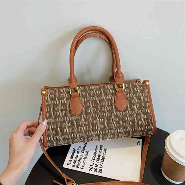 2022 new designer luxury bags canvas new portable armpit autumn and winter messenger small square french stick
2022 new designer luxury bags canvas new portable armpit autumn and winter messenger small square french stick