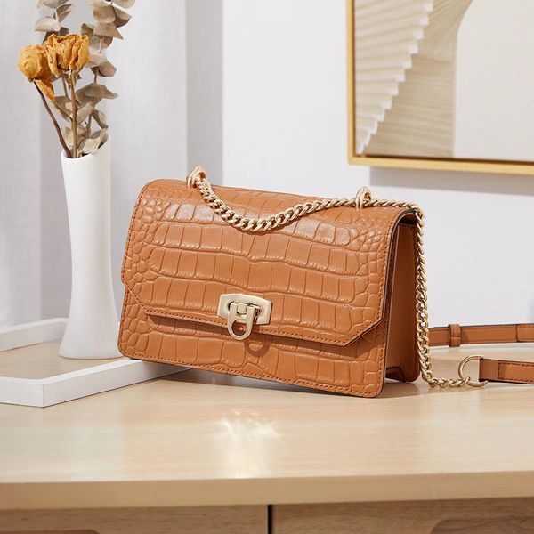 2022 new crocodile pattern small square shoulder bag chain women's messenger bag
2022 new crocodile pattern small square shoulder bag chain women's messenger bag