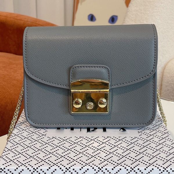 famous brand genuine leather shoulder bag for women 2022 luxury designe lady crossbody high-quality woman's bag purse4
famous brand genuine leather shoulder bag for women 2022 luxury designe lady crossbody high-quality woman's bag purse4