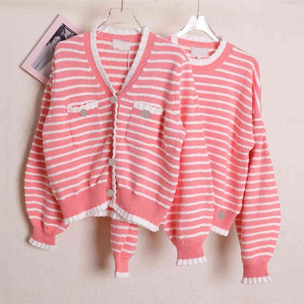 women's knits tees qingfang xiaoxiangfeng wool stripe knitted red and white contrast color single breasted bubble sleeve knitted sweate
women's knits tees qingfang xiaoxiangfeng wool stripe knitted red and white contrast color single breasted bubble sleeve knitted sweate