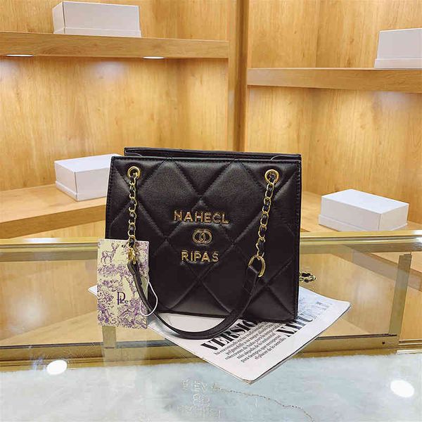 tot bag women's 2022 new fashion shopping lingge chain shoulder foreign style simple designer bags
tot bag women's 2022 new fashion shopping lingge chain shoulder foreign style simple designer bags