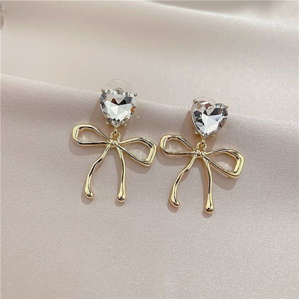 silver needle korean niche short chain earrings fashion personalized design earrings metal cold style graceful eardrop women, Golden
silver needle korean niche short chain earrings fashion personalized design earrings metal cold style graceful eardrop women, Golden