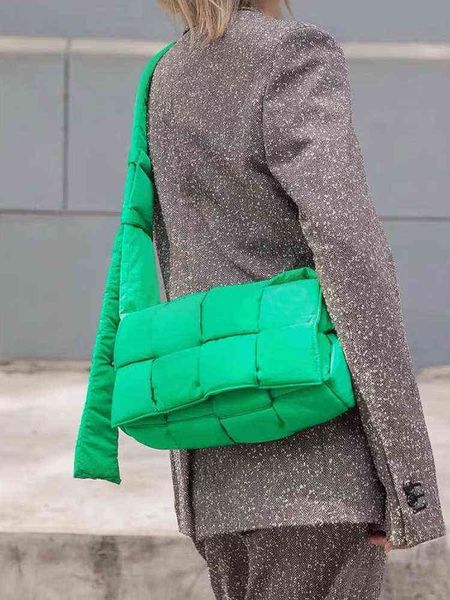 fashion winter luxury women men shoulder bag woven down feather padded handbags bolsas female crossbody male 220610
fashion winter luxury women men shoulder bag woven down feather padded handbags bolsas female crossbody male 220610
