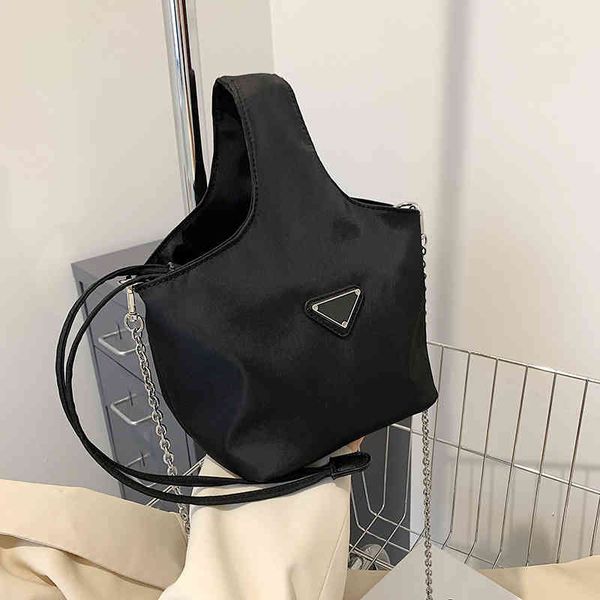 handbags 2022 new casual bucket nylon cloth portable vegetable basket damp style one shoulder messenger bag
handbags 2022 new casual bucket nylon cloth portable vegetable basket damp style one shoulder messenger bag