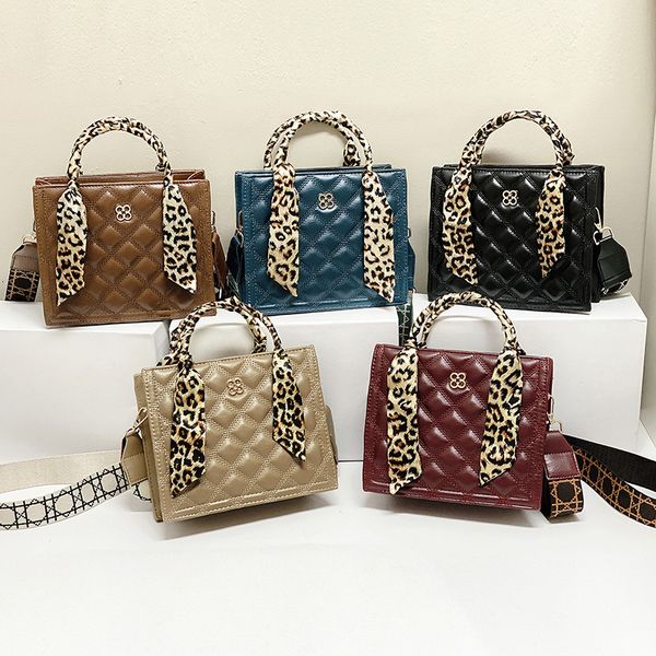 designer bags 2022 spring korean version of lingge embroidered line square bag fashionable and popular single shoulder women's classic
designer bags 2022 spring korean version of lingge embroidered line square bag fashionable and popular single shoulder women's classic