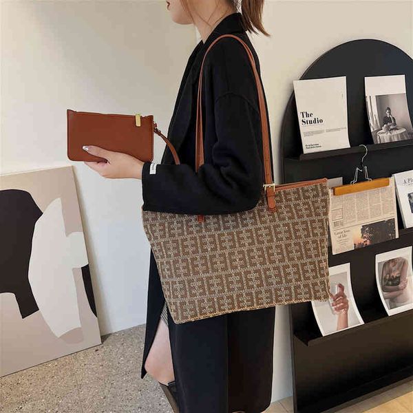 ladies fashion personality trend new brand bag wholesale commuter and winter women's portable briefcase cross tote air texture
ladies fashion personality trend new brand bag wholesale commuter and winter women's portable briefcase cross tote air texture