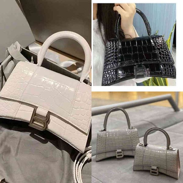 classic luxury bbbalencaigasss handbags women's balencaigs 2022 spring and summer hourglasss leather crescent portable one shoulder cro
classic luxury bbbalencaigasss handbags women's balencaigs 2022 spring and summer hourglasss leather crescent portable one shoulder cro
