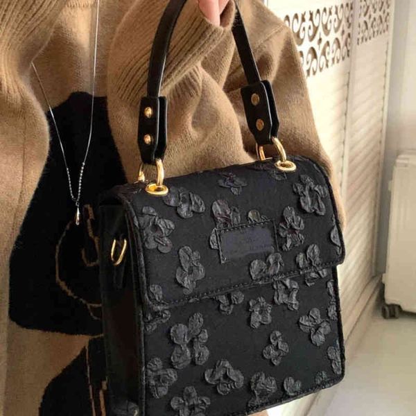 niche retro bag women's early spring new all-match texture black messenger ins shoulder handbag
niche retro bag women's early spring new all-match texture black messenger ins shoulder handbag