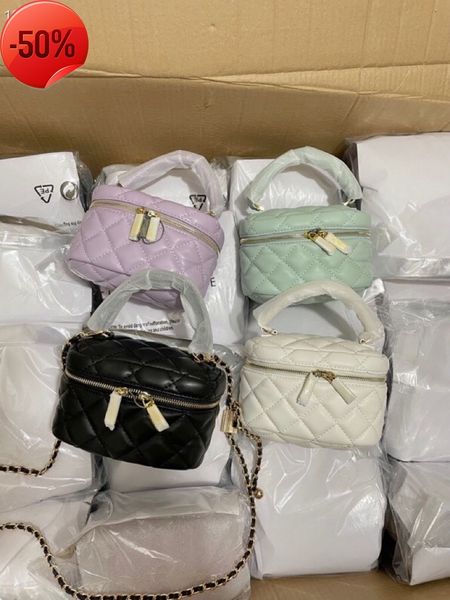 luxury designer bags fashion luxury designerwomen's small fragrant wind pearl box portable lingge makeup bag
luxury designer bags fashion luxury designerwomen's small fragrant wind pearl box portable lingge makeup bag