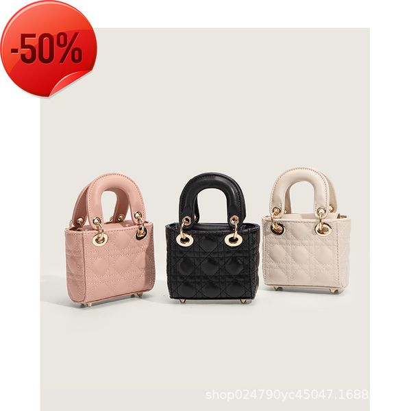 the factory directly dai fei mini small female xia xiaozhong advanced feeling mini mouth red bag hand-held single shoulder msenger bag
the factory directly dai fei mini small female xia xiaozhong advanced feeling mini mouth red bag hand-held single shoulder msenger bag
