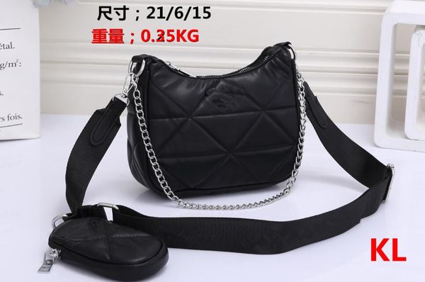 2 pies 2022 new solid-color one-shoulder underarm bag trendy one-shoulder crossbody bag with pendant zero wallet
2 pies 2022 new solid-color one-shoulder underarm bag trendy one-shoulder crossbody bag with pendant zero wallet