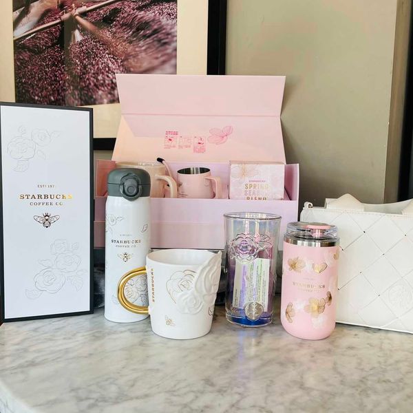 2022 starbucks cup camellia series glass cup, water cup, straw, stainless steel vacuum cup.
2022 starbucks cup camellia series glass cup, water cup, straw, stainless steel vacuum cup.
