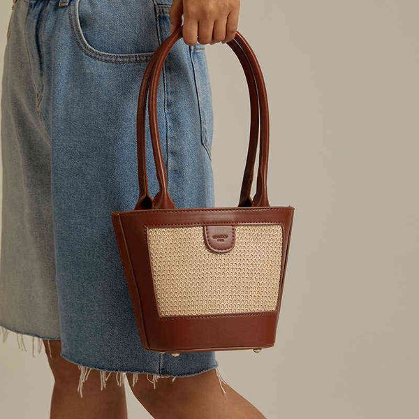2022 summer straw women's bucket bag wooden handle handbags for women hollow woven beach shoulder crossbody bags for women g220429
2022 summer straw women's bucket bag wooden handle handbags for women hollow woven beach shoulder crossbody bags for women g220429