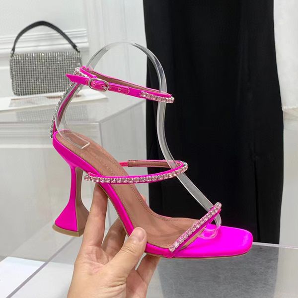 2022amina muaddi rose red sandals 95mm crystal embellished strap spool heels heel for slipper women summer luxury designers shoe, Black
2022amina muaddi rose red sandals 95mm crystal embellished strap spool heels heel for slipper women summer luxury designers shoe, Black